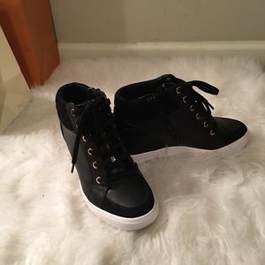 Wedge sneaker